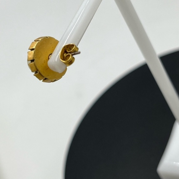 Marc Jacobs Small Strass Pearl in Cream & Antique Gold Studs - Picture 13 of 16